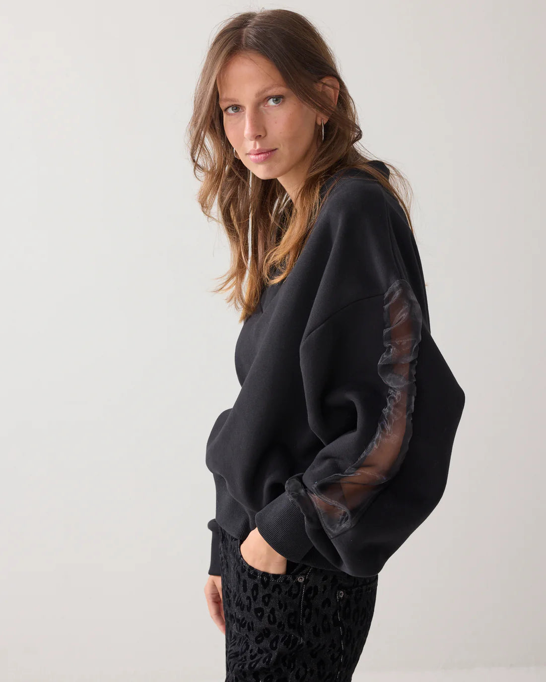 Sweatshirt with voile