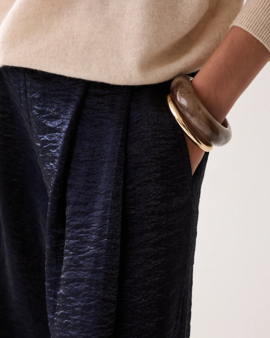 Summum-Wide-Metallic-Trousers-Blue-Noir-close-up