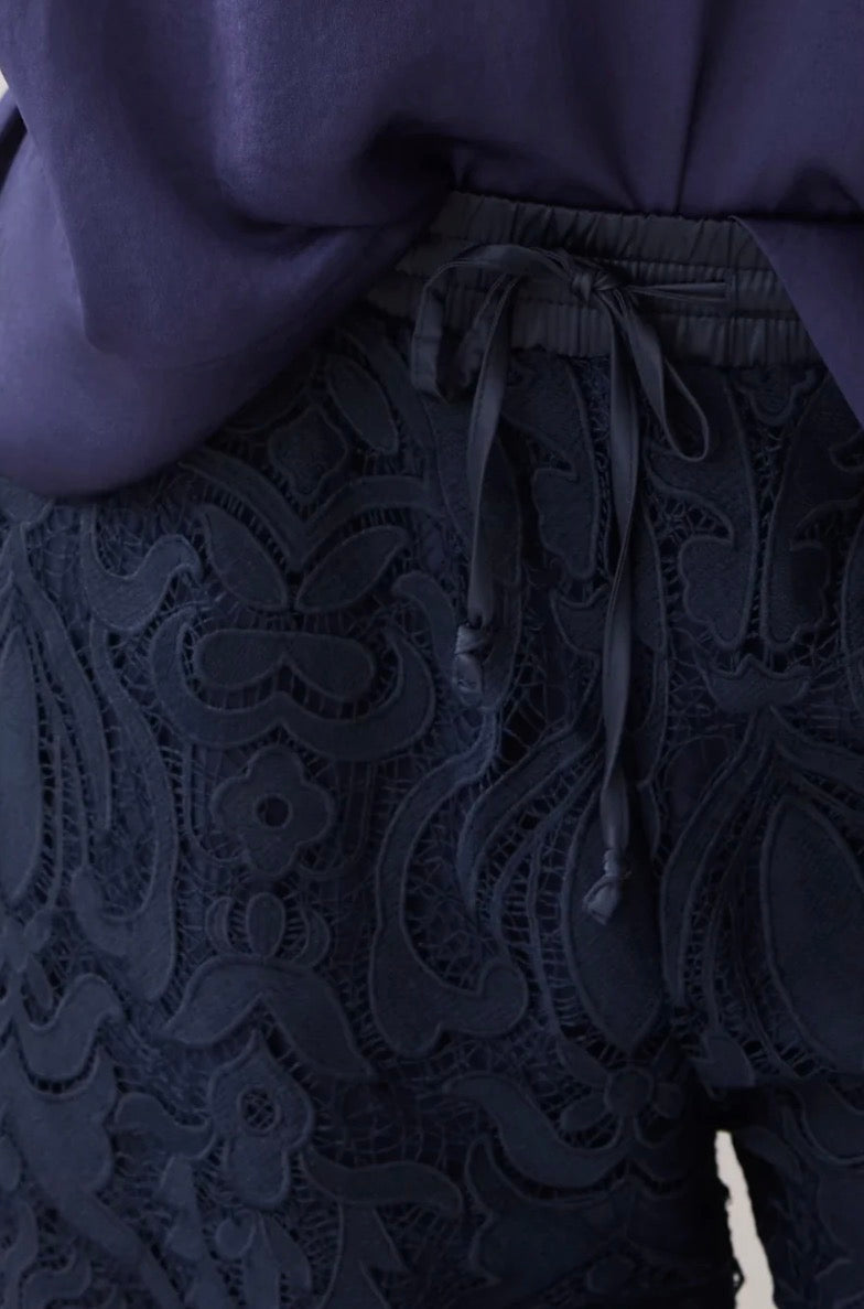 Summum-LongLacePants-Details