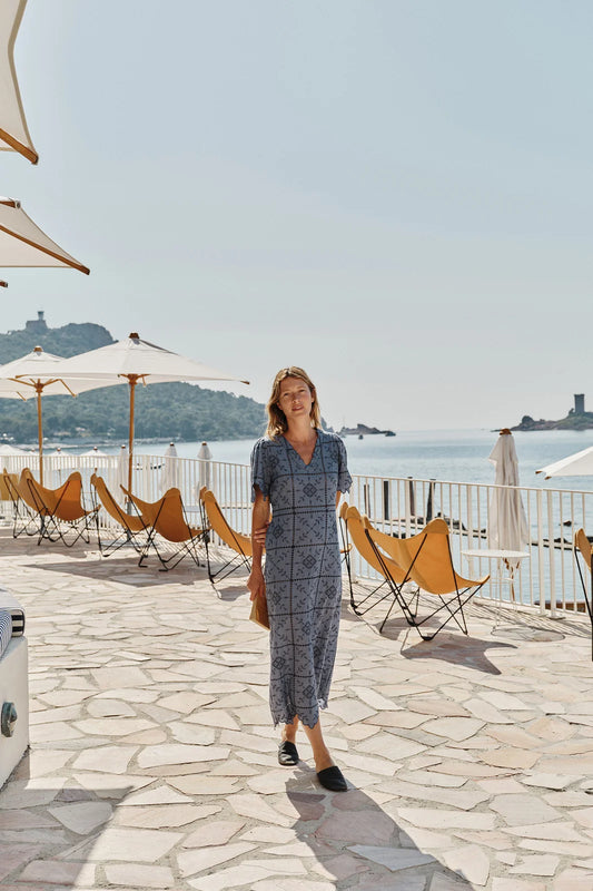 Indi&Cold - Embroidered Perforated Midi Dress - Plomo