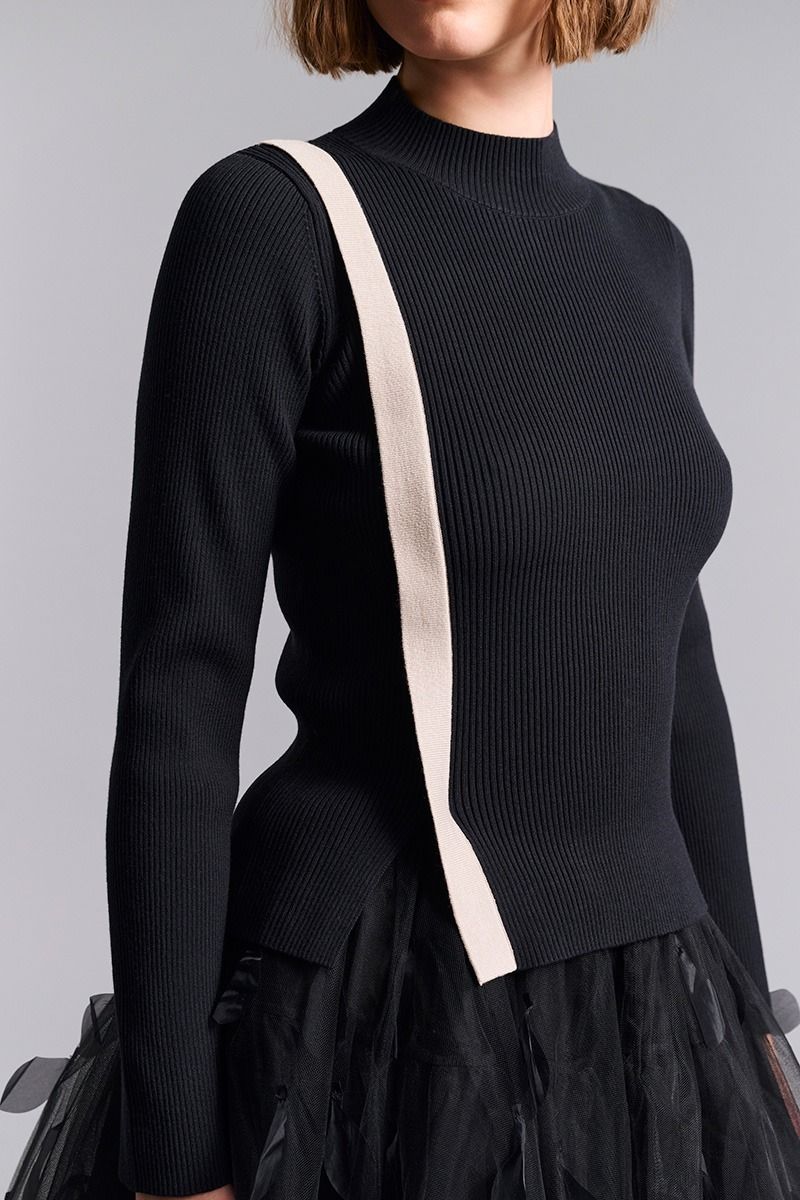 Saku blouse with slit