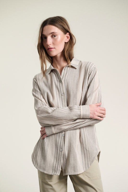 Bitte-Kai-Rand-Shiko-narrow-shirt-model-front-view