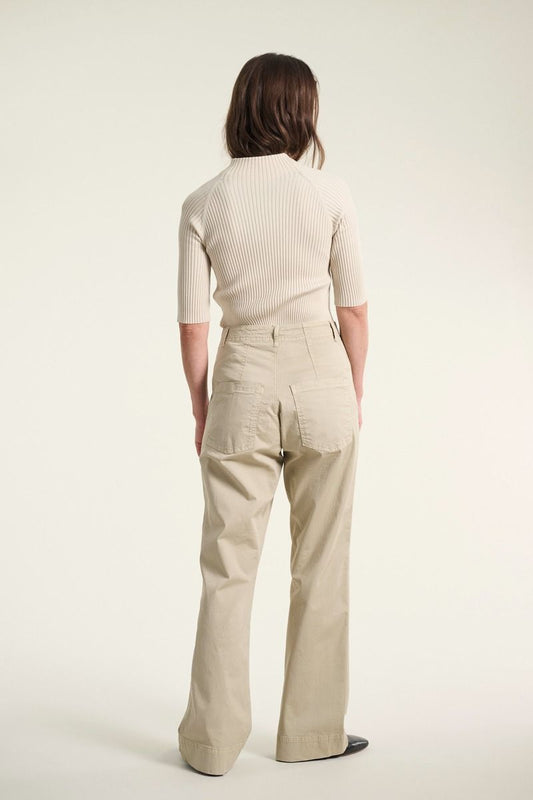 Bitte-Kai-Rand-Kihon-Long-Straight-Pants-model-back-view