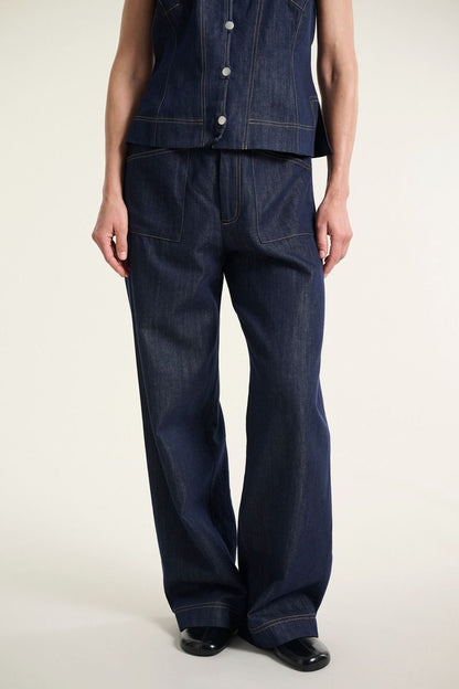Bitte-Kai-Rand-Kurai-Straight-Pants-model-front-view