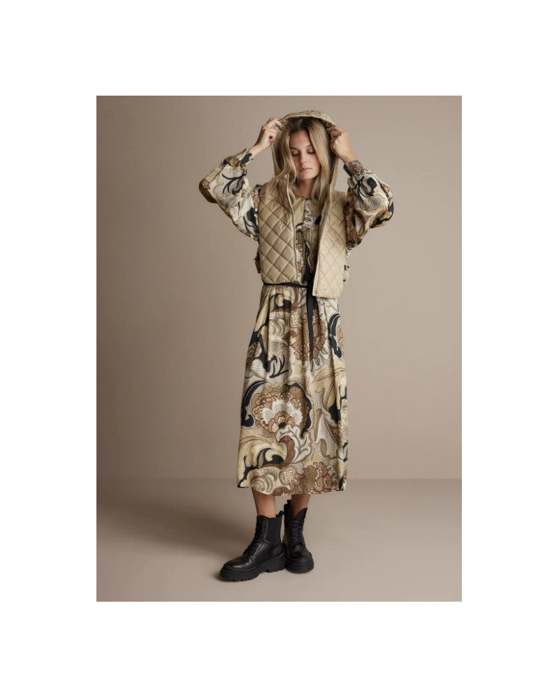 Quilted collar with hood