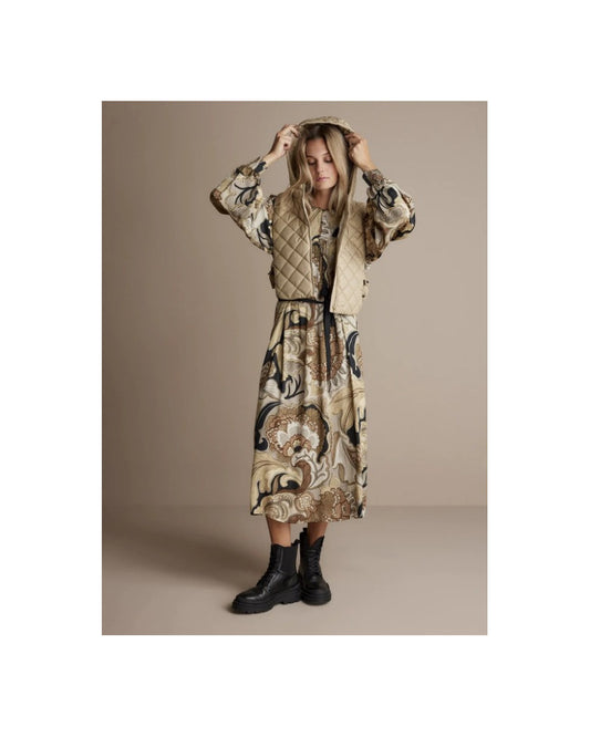 Quilted collar with hood