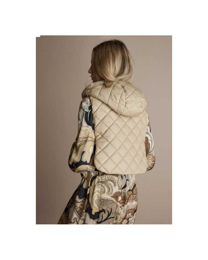 Quilted collar with hood