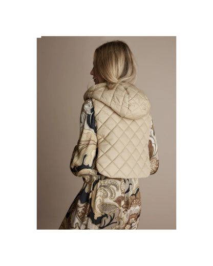 Quilted collar with hood