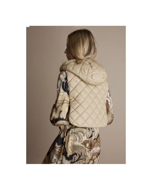 Quilted collar with hood