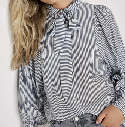 Stripe blouse with a bow