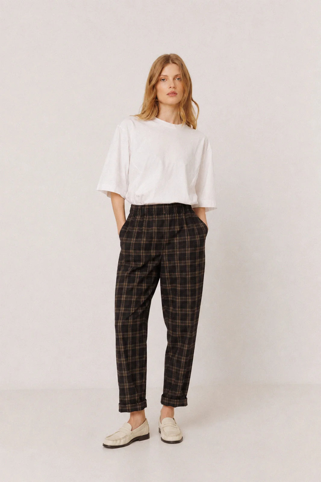 Indi & Cold - Elastic Micro-Corduroy Checkered Pants - Chocolate